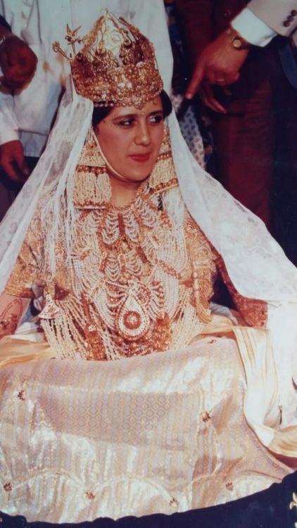 Algeria. Woman dressed in a traditional blousa made of Mensouj which is an Algerian fabric from the 