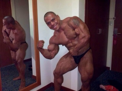 muscleaddictza:  Friday, August 29, 2014 Peruvian honcho Duncans Henson Vela Diaz 
