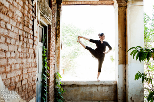 Celia Agnoli in Mysore, India.Photography by Christine Hewitt © yogicphotos.com