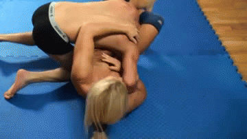 derekisme:  she pins him a couple of times here. Â I love these mixed matches and