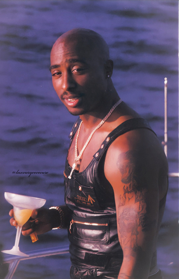 2pac all eyez on me booklet 2pac all eyez on me booklet