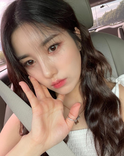 korean-dreams-girls:EunBi  (IZ*ONE) - Selcas