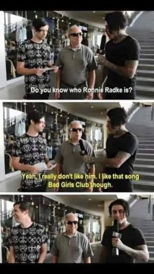 musicismylifeandsoul:  Aw poor Ronnie! We