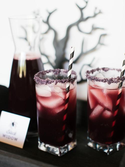 thepumpkinqueenn:  Black Widow 2 oz. blackberry juice 1 oz. simple syrup  1 oz. vodka and ice  Fill a highball glass with ice, add ingredients, stir and serve For a fun presentation, dip the glass in purple-colored sugar. MORE INFO 