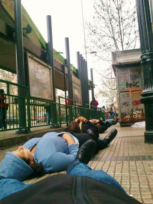    Para la memoria de Chile. #QuererNOver Alameda de Santiago 10-09-2013 Fotografías recopiladas via twitter.   