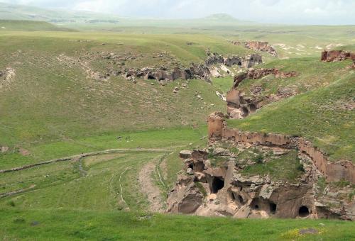 byzantienne: ceruleancynic:archatlas: The Ancient Ghost City of Ani Situated on the eastern border o
