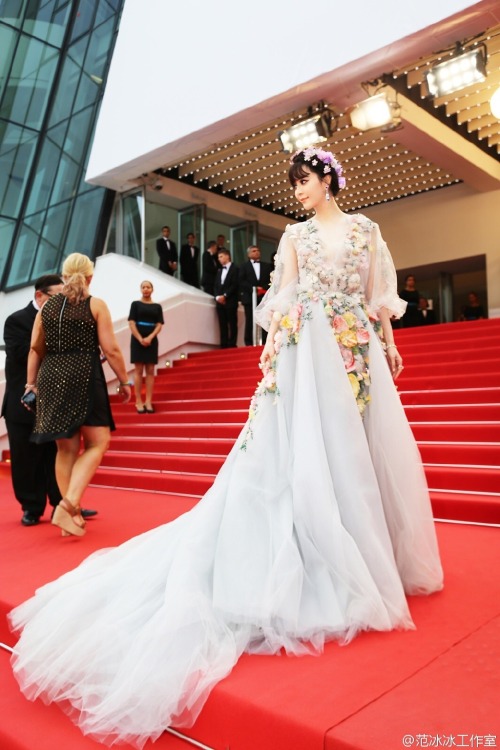 wocinsolidarity: fuckyeahchinesefashion: Fan Bingbing in Cannes 2015. 范冰冰工作室 consistently goin the f