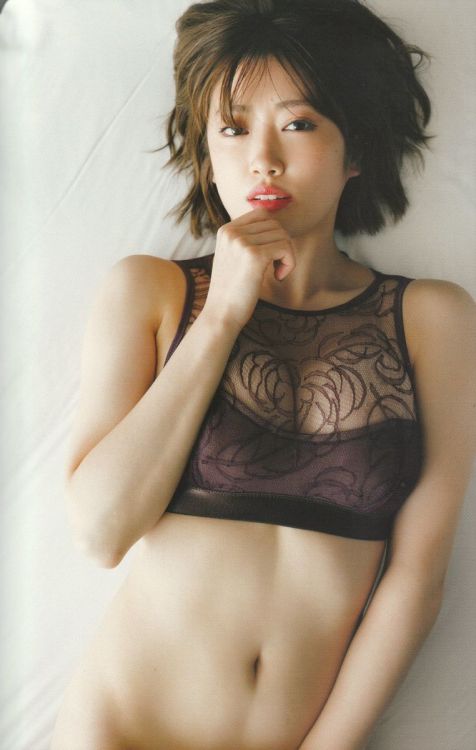 elsakamichi:Higuchi Hina 1st Photobook