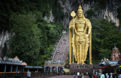 see-the-world-in-photos:Lord Murugan statue