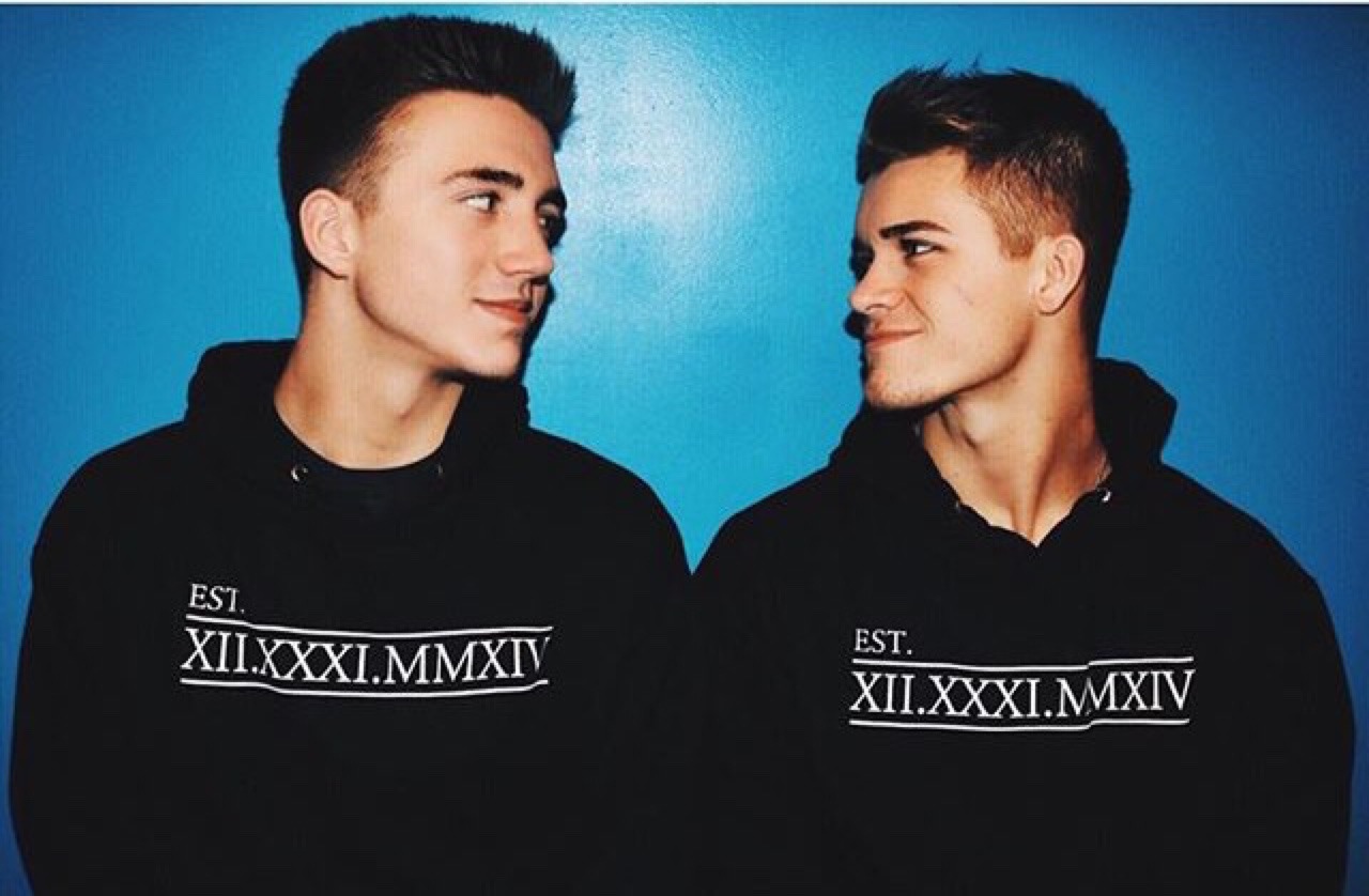 gayboys-and-eyecandy:Mason &amp; Matt💕  Mason’s Instagram(left): @ ello_chap
