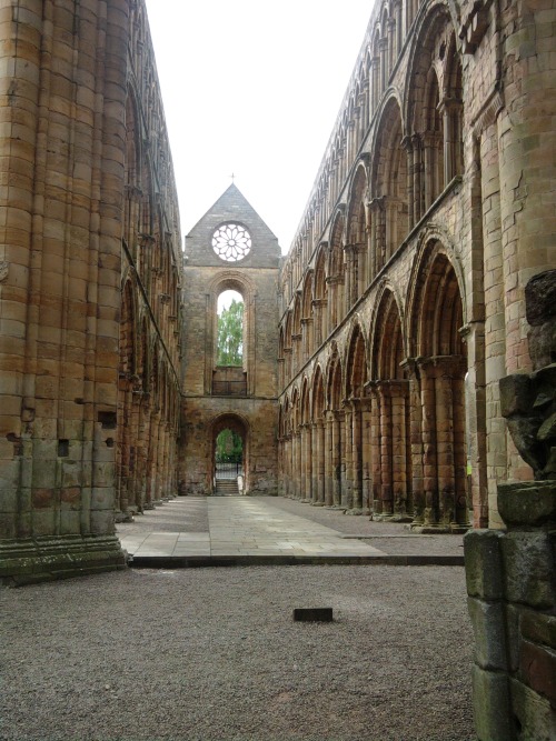 weavingthetapestry:Places to Go: Jedburgh AbbeyThe small borders town of Jedburgh (or, to use earlier terms, Gedwearde a