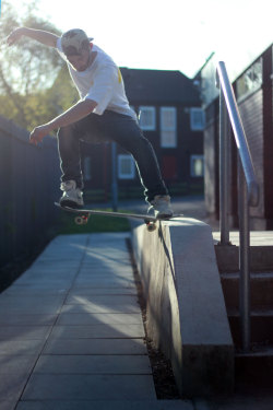 mrvza:  Joe Vozza - Noseslide 