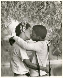 manufactoriel:  Men kissing under tree, 1977-78, by  Kay Tobin Lahusen
