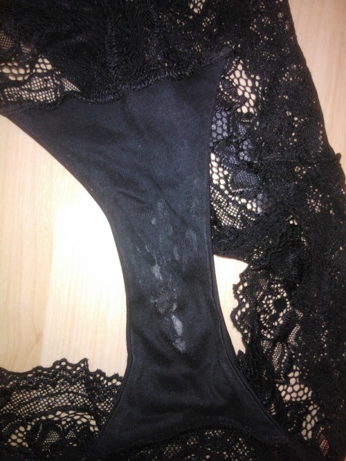 Adoro quando mia Moglie indossa le mutandine nere…. perchè poi le ritrovo sempre così….