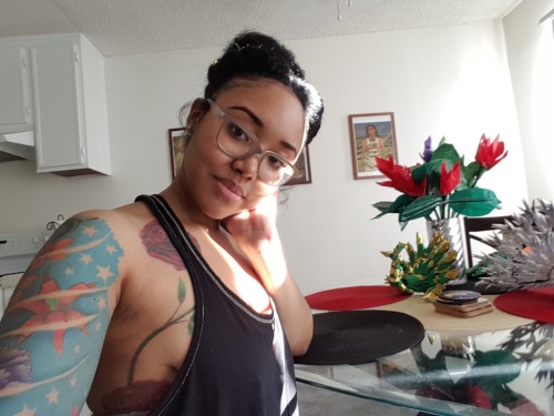 thedreamersdaughter1:  Cell phone photoshoots. 