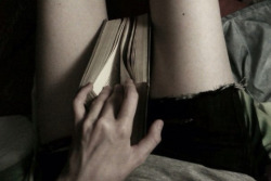 lespritfrancais:  Reading is sexy