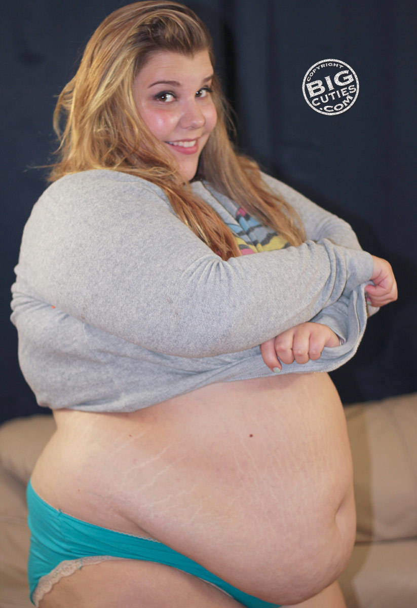 bigcutiemiley:  sometimes the only thing more comfortable than a cozy sweater is