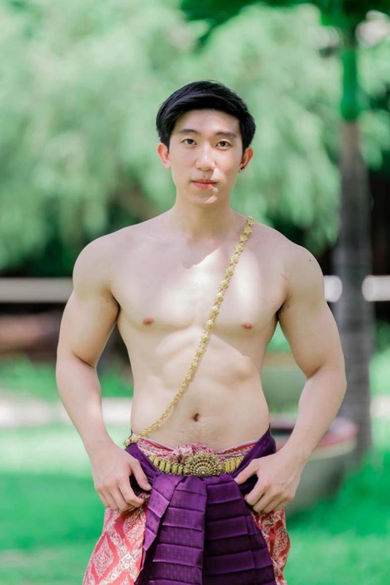 teeyakdon:  Do you know ‘Loy Krathong’ festival in Thailand? It’s a festival