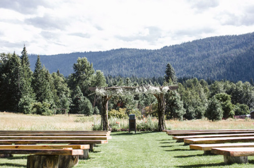 From Green Wedding Shoes, this wilderness wedding on The Brown Family Homestead in Washington is jus