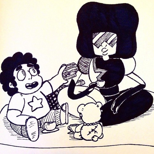 elasticitymudflap:It’s not a tea party, it’s a “professional “”coffee”” (hot chocolate) and sandwiches get-together on a blanket” feat. MC BearBear fresh outta surgery #stevenuniverse #garnet #steven #doodle #ink