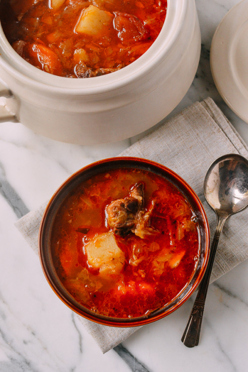 yummyinmytumbly: Shanghai-Style Red Vegetable Soup (罗宋汤 - Luo Song Tang) by The Woks of Life