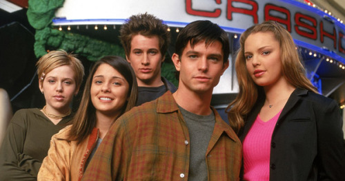 tvshowscouples: Reblog if you are Team Roswell