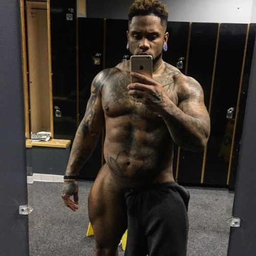 chibruhman1963: degeneratexxx:Michigan based dancer, Hollywood SEXY ASS TATTED MUSCULAR STUD