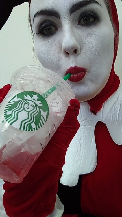 theouterrimjob:Harley Quinn takes comic Con (day 2)