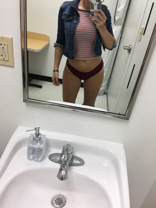 kparty:  I wish i didnt have to wear pants at work 🙄