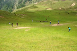 loverofbeauty:  Cricket in Kashmir  - Originally