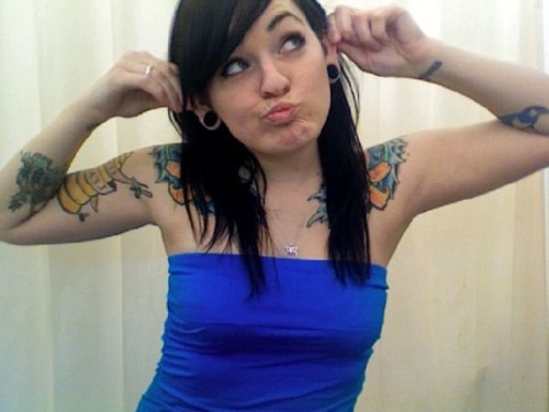 shutupgrayce:  5 or 6 years ago, before I could lift heavy things. Look how tiny my arms were.  <3