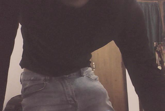 youshouldbemykitten:  Jeans time, showing off.Reblog to set free those closed minded