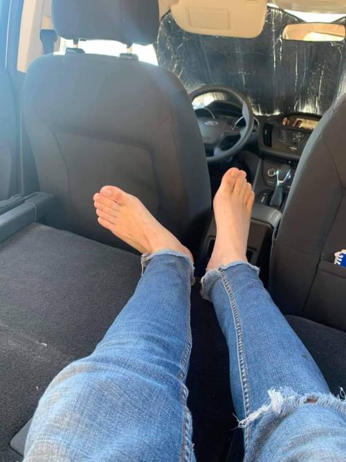 whitemalefeet:  Feet play in your car? Okay, I’m game. ;)