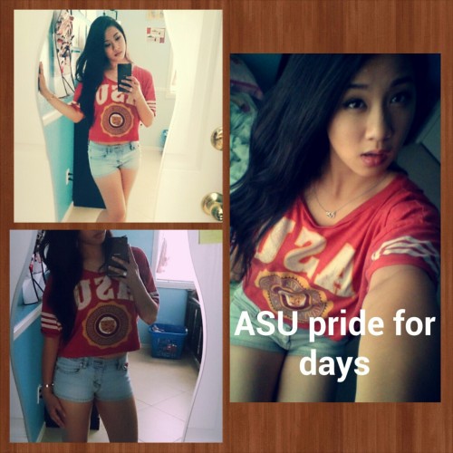 rottonstrawberries: Lazy day.  Gotta rep the team!