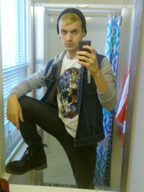 thelordofthebuttz:  It’s probably too hot for this outfit but this outfit is too hot not to we