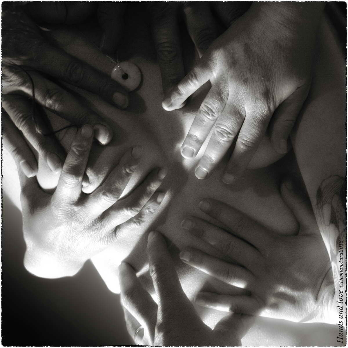 demianaura:   Hands and love.©DemianAura2018