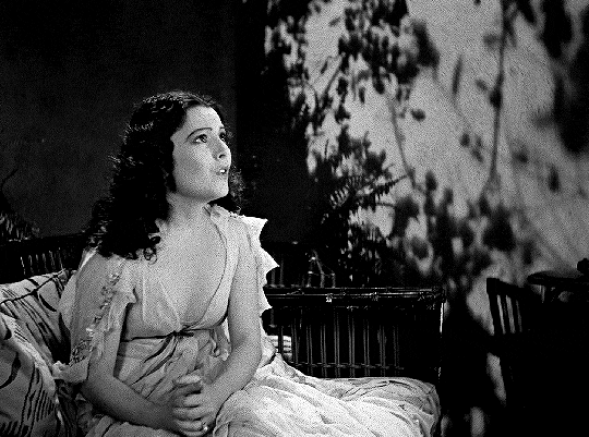 countess-zaleska: Lupita Tovar in Drácula (1931) dir. George Melford https://painted-face.com/