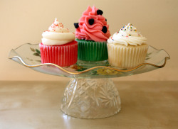 fuckyeahcupcakes:  red velvet, watermelon,