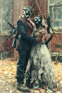 sixpenceee:  A Kansas City couple decided to have a post-apocalypse engagement photo shoot. The results are pretty good! Go them for doing something other than the norm. Source: BuzzFeed 