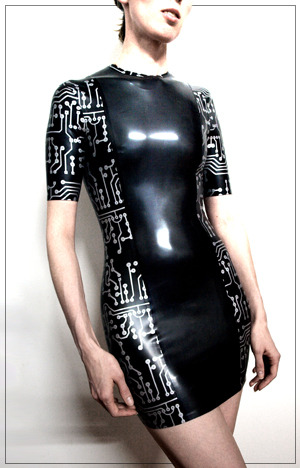 shiny-passions:  Latex http://latex-passion.blogspot.com/