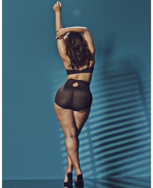 cisforcurves:  Ashley Graham.