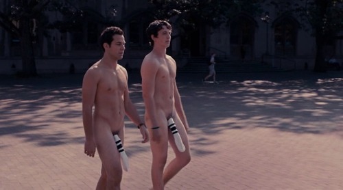 ngaging:  allmalecelebs:  Miles Teller and Skylar Astin  See More @ AllMaleCelebs - Index  👍😌