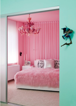 fuckyeahvintage-retro:Monochrome Pink Bedroom 