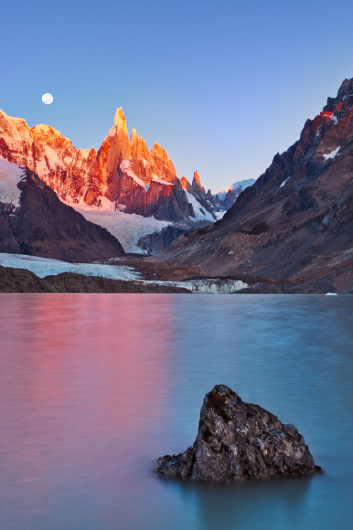 refluent: Cerro Torre with Full Moon at Sunrise (by Joerg Bonner)