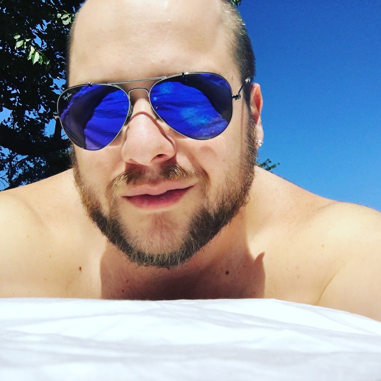 akbearcub:  It was perfect weather today so I had to get some sun.  Shouldn’t I