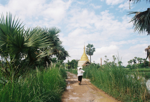 Lost in Ava - Kodak Gold, Minolta Dynax 5000i - Mandalay, Myanmar - October 2018