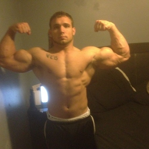 campusbeefcake:  ow, this hurts good in my pants