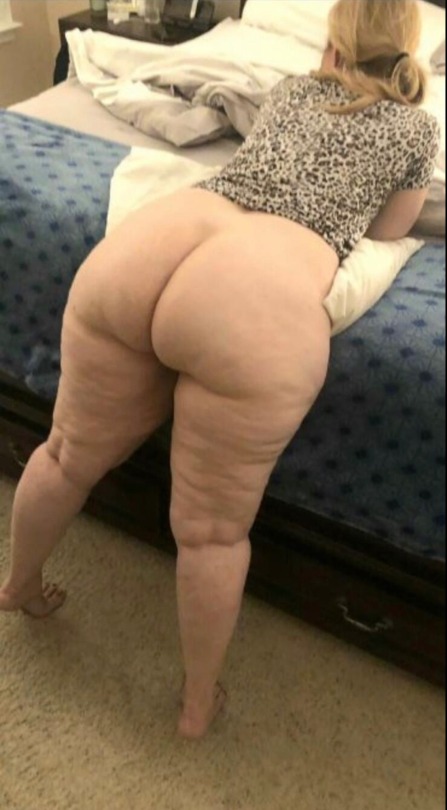 Porn photo ilikebigbuttsicannotlie:Sexy Pawg wife 