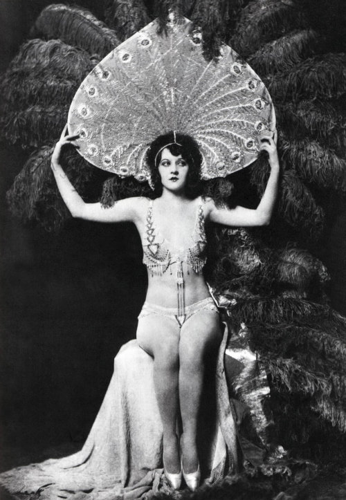 Ziegfield Follies, photo by Alfred Cheney Johnston