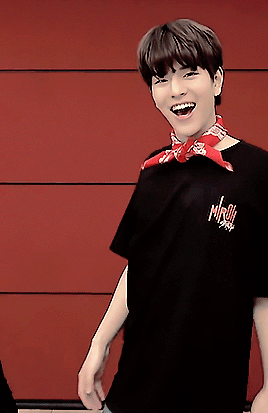 chngbok: seungmin displaying my love for @linos-teeth day 15/24
